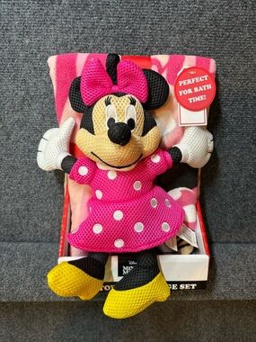 Disney Minnie Mouse Hot Pink Polka Dot towel and sponge